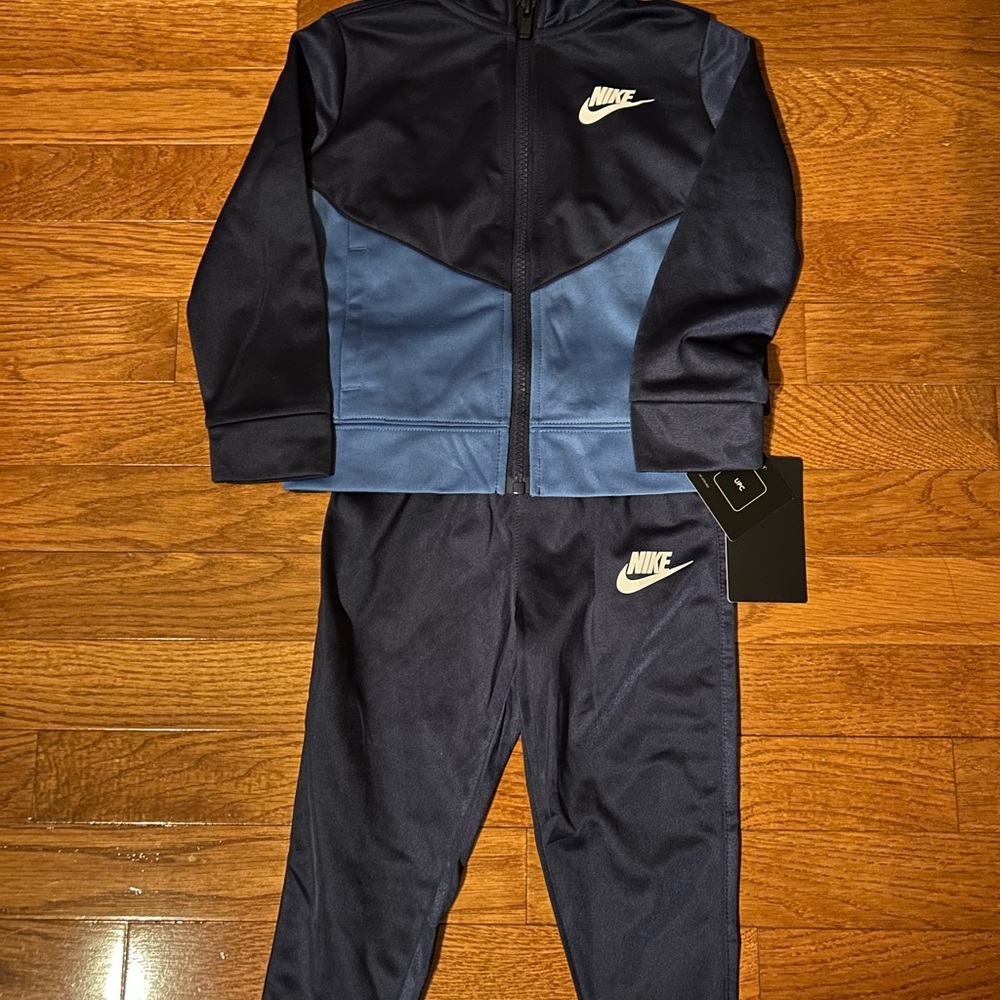Nike Toddler Boys 2-piece Set, Size 2T, NWT